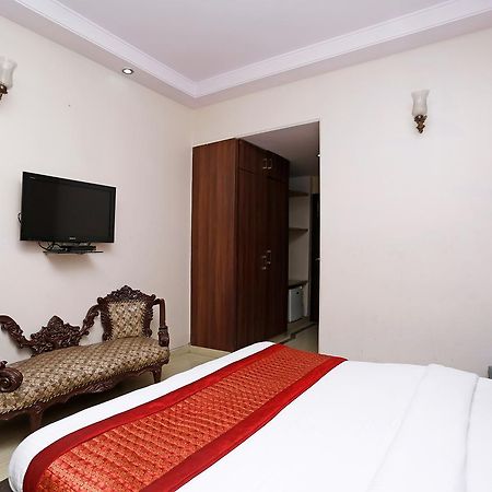 Oyo 5401 Hotel Mid Town นิวเดลี ภายนอก รูปภาพ