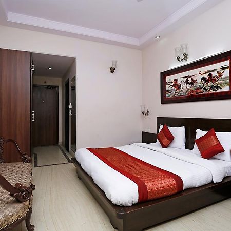 Oyo 5401 Hotel Mid Town นิวเดลี ภายนอก รูปภาพ