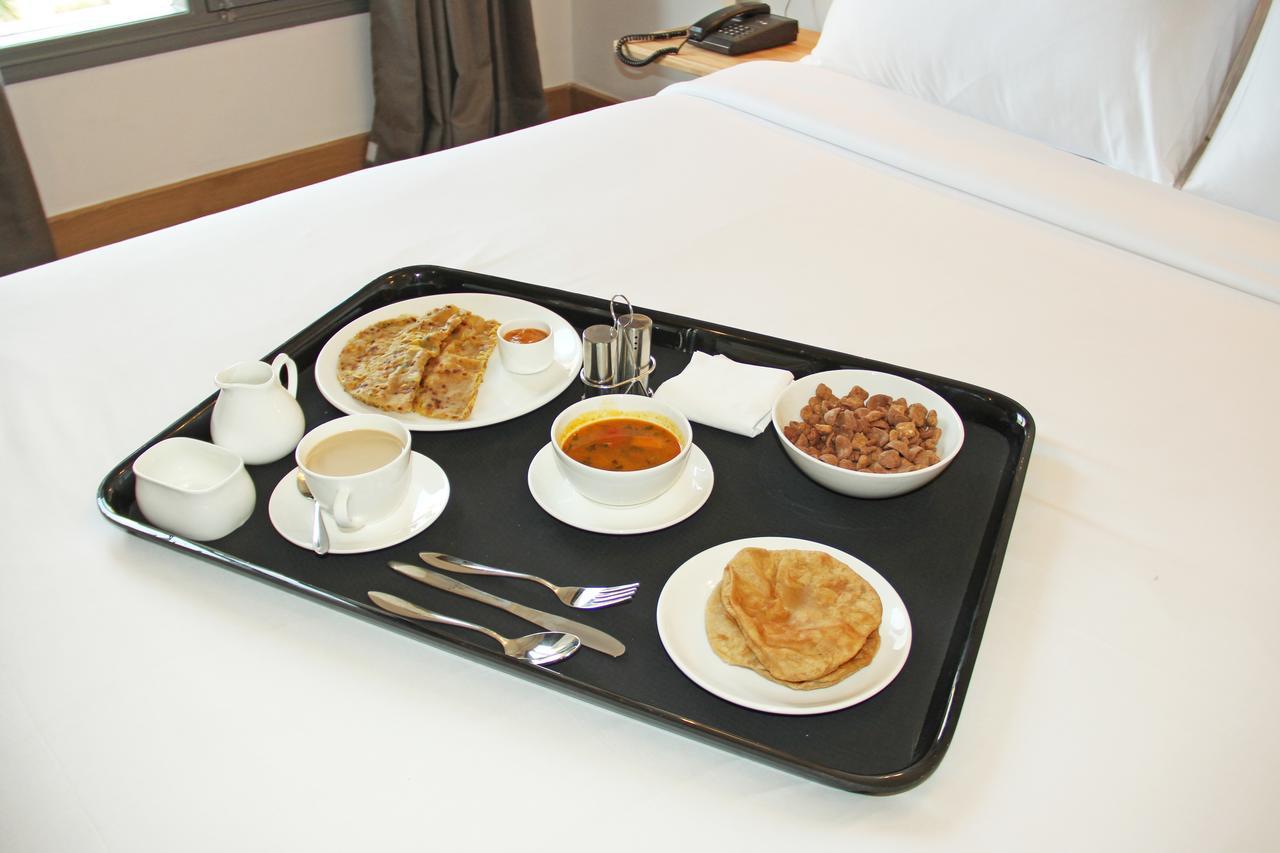Oyo 5401 Hotel Mid Town นิวเดลี ภายนอก รูปภาพ