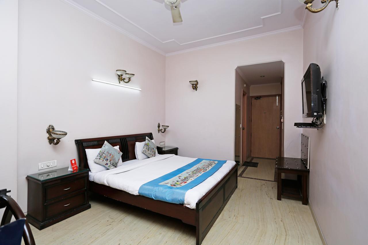 Oyo 5401 Hotel Mid Town นิวเดลี ภายนอก รูปภาพ