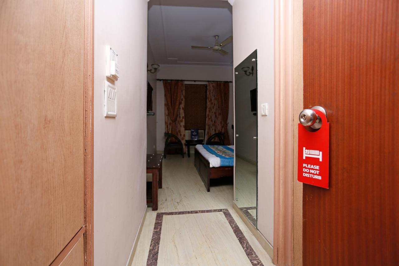 Oyo 5401 Hotel Mid Town นิวเดลี ภายนอก รูปภาพ